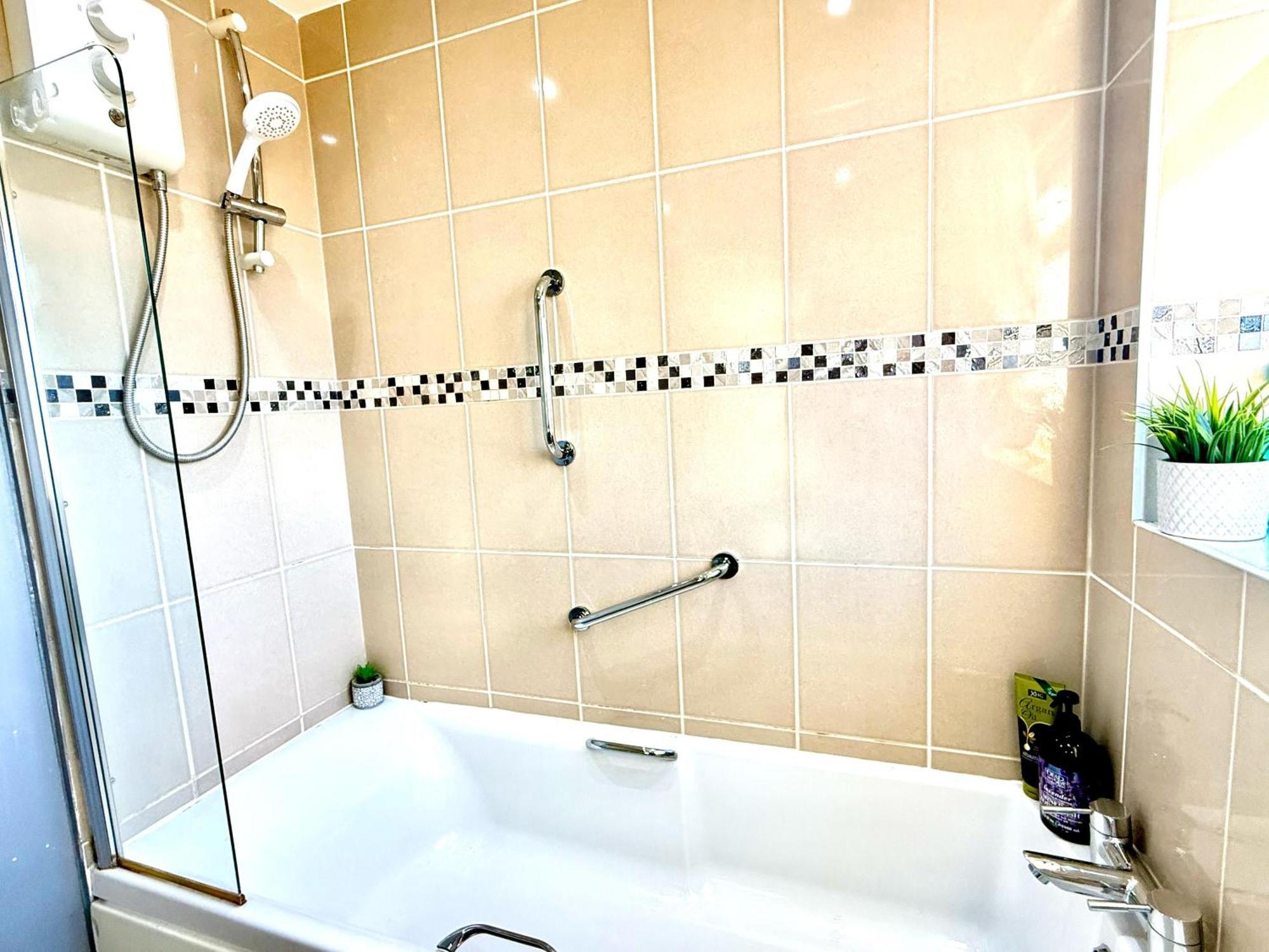 Stylish 3-Bedroom House With Garden & Free Parking'S, Prime Location With Private Garden Kidlington Exterior photo